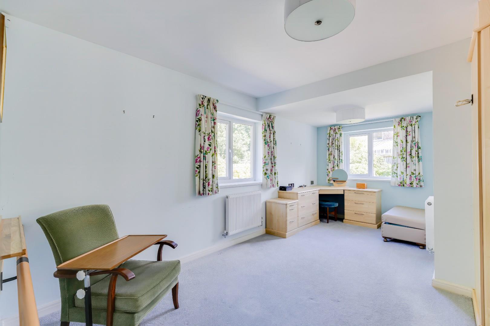 17 Charteris Close, Penarth, CF64 5RT